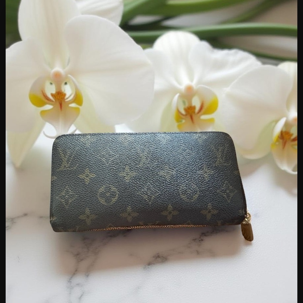 Louis Vuitton Monogram Zippy Wallet